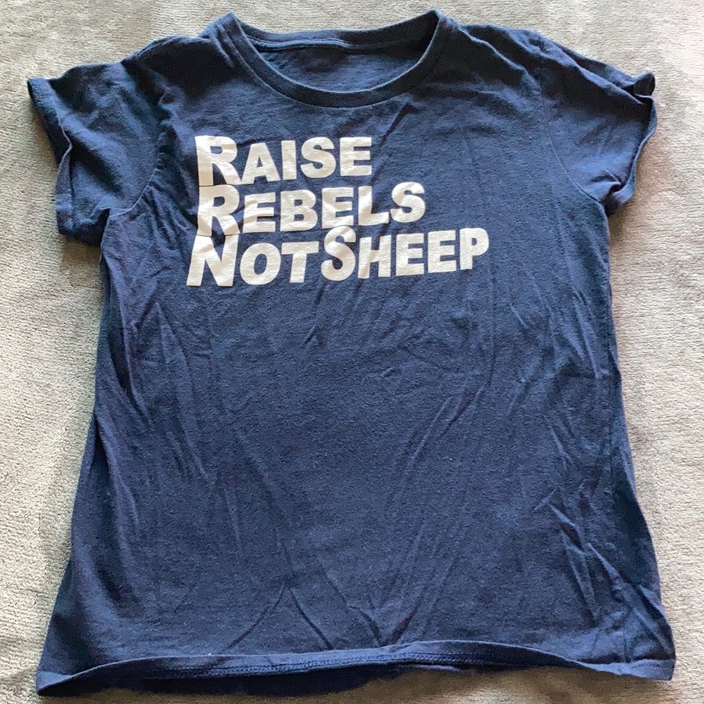 navy tee size small
